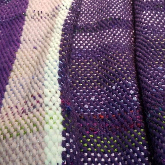 Hand woven large scarf - Picture 2 of 4